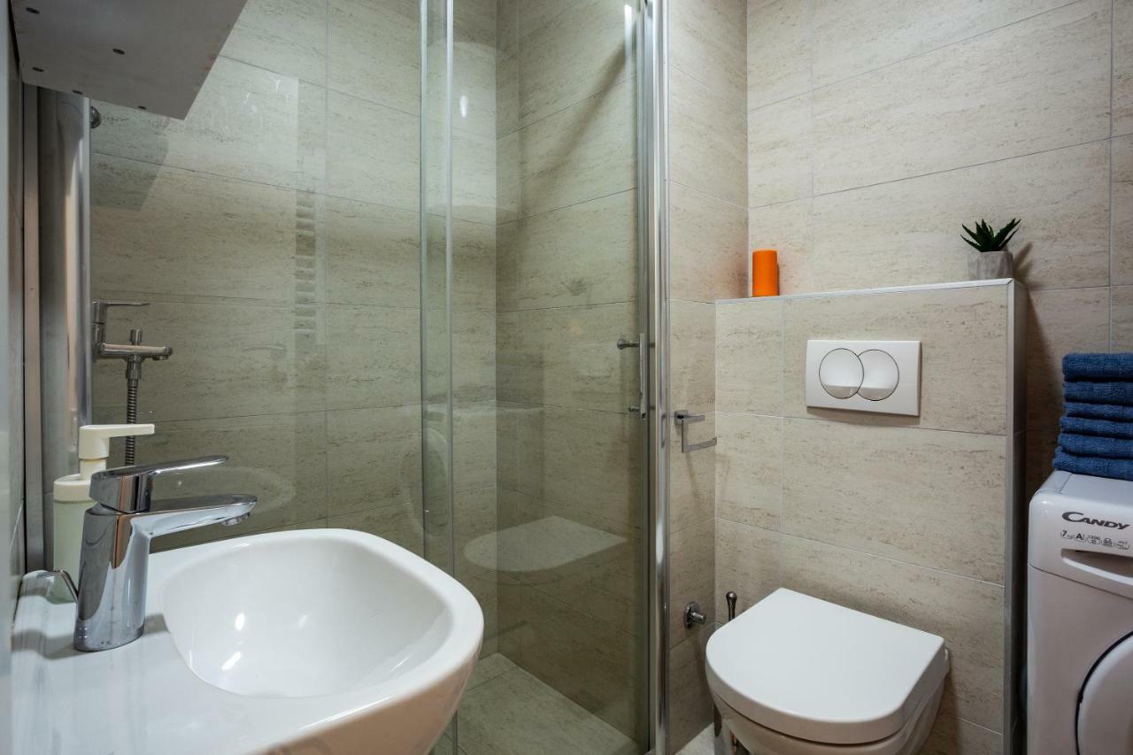 Modern Naive Downtown With Free Private Garage-Fast Wi-Fi Apartment โนวีซาด ภายนอก รูปภาพ